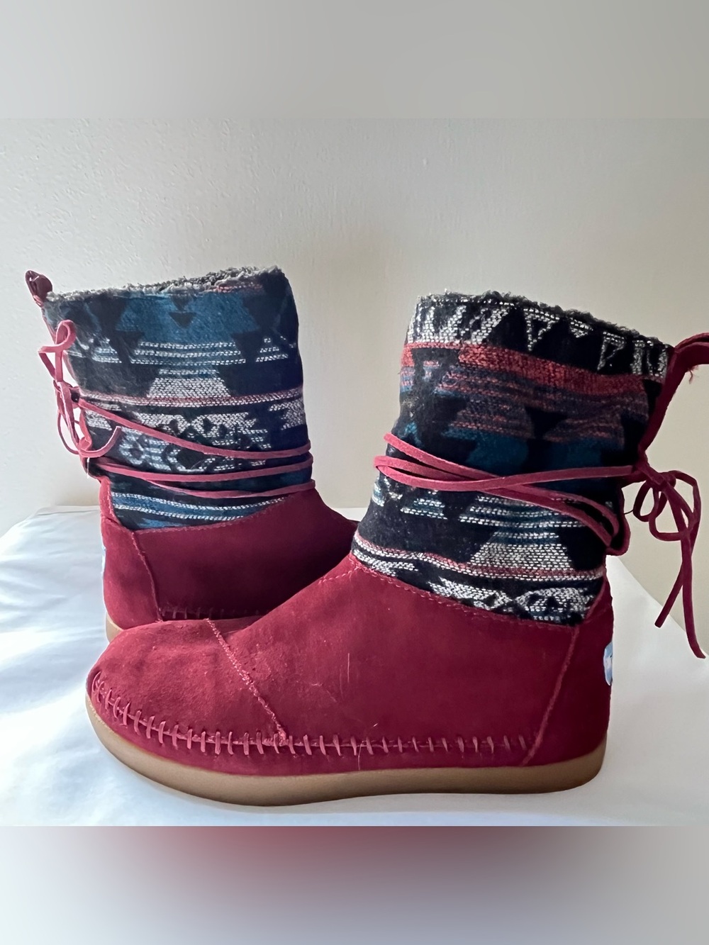 TOMS Women’s Nepal Burgundy Suede Aztec Knit Sherpa Lined Moccasin Boots Size 7